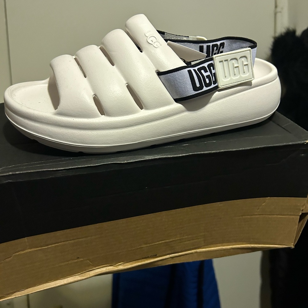 New UGGs sandals